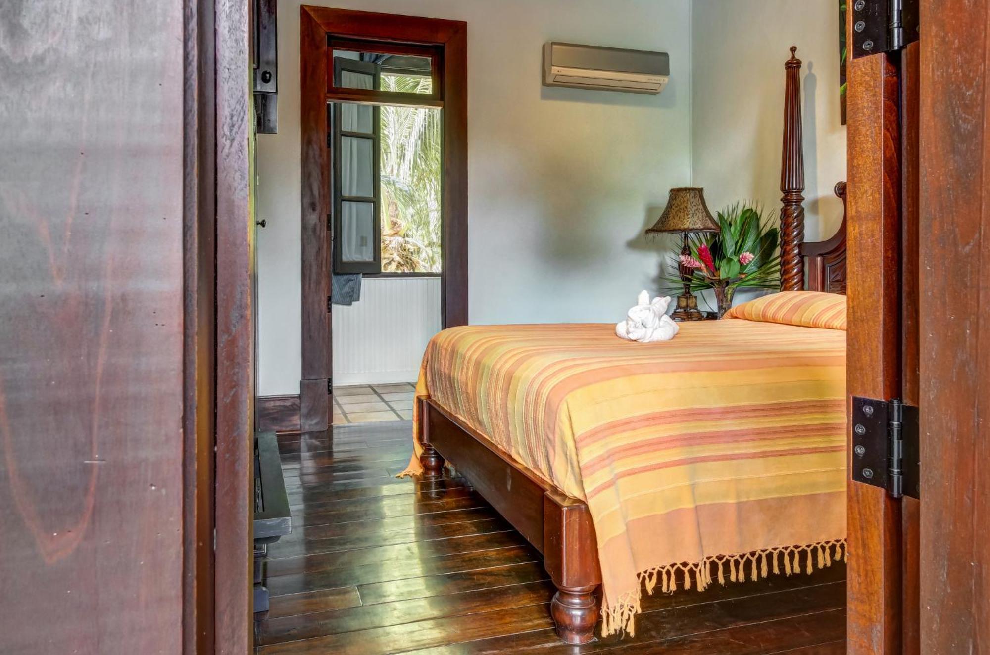 Mahogany Hall San Ignacio Luaran gambar